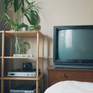 télévision dans la chambre